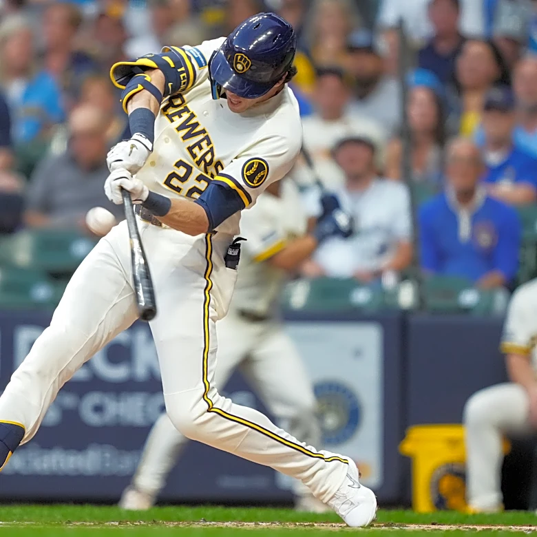 Henderson, Yelich lead Brewers past Cubs for series sweep