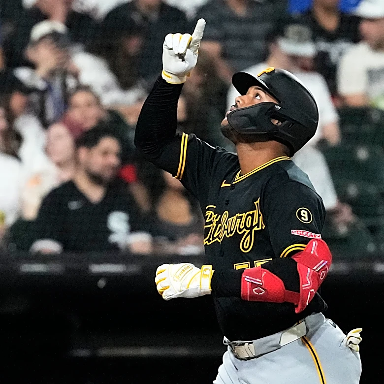 Valdez homers and the Pirates use 8 pitchers in a 4-2 win over the White Sox