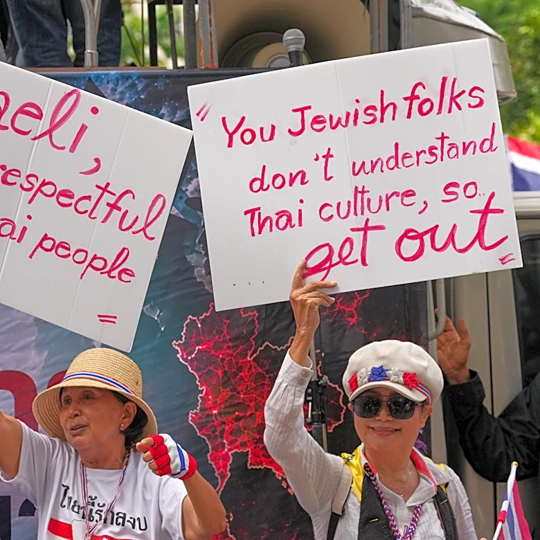 Hundreds rally at Israeli embassy in Bangkok to demand foreigners respect Thai laws