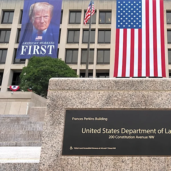 US unemployment claims dip to 206,000 as layoffs continue to remain rare