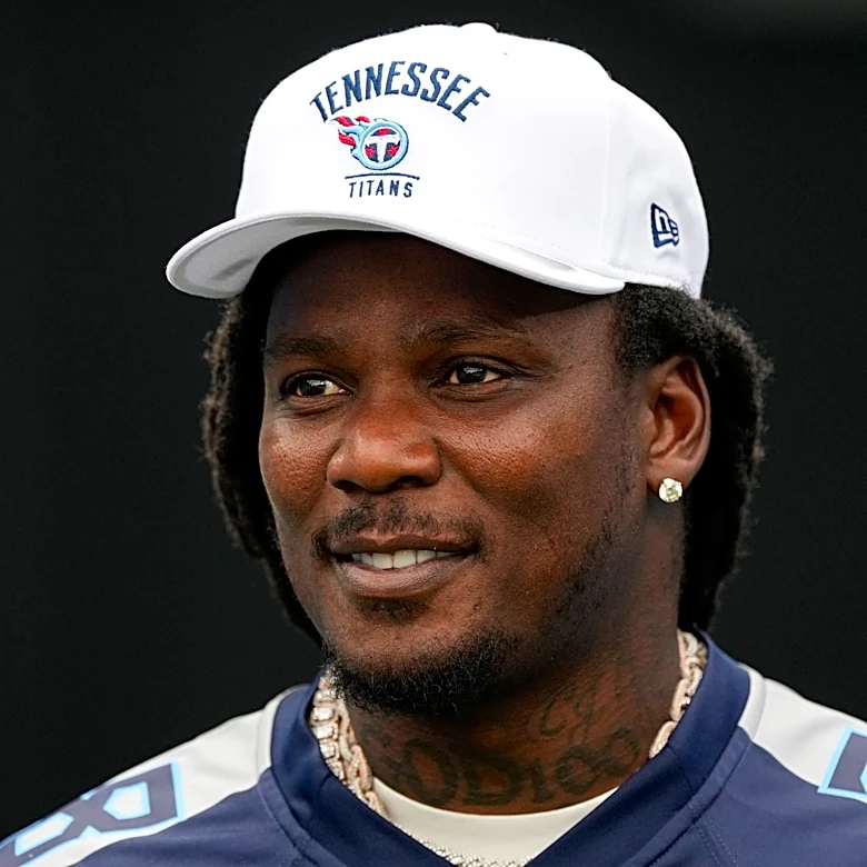 Former NFL star Chris Johnson reflects on ALS risk in public letter to his children