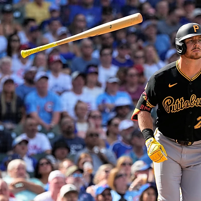 Cubs rally with 2 runs in 8th on walk, hit batter with bases loaded, top Pirates 4-3