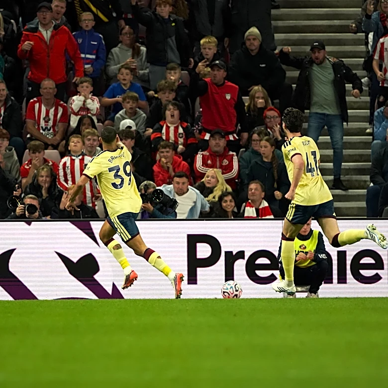 Arsenal goes clear on top of the Premier League, Liverpool and Chelsea stumble
