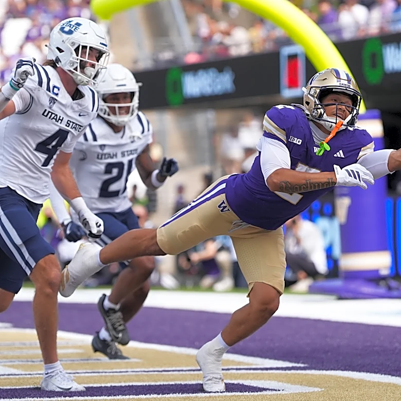 No. 19 Washington struggles in 16-14 victory over Utah State