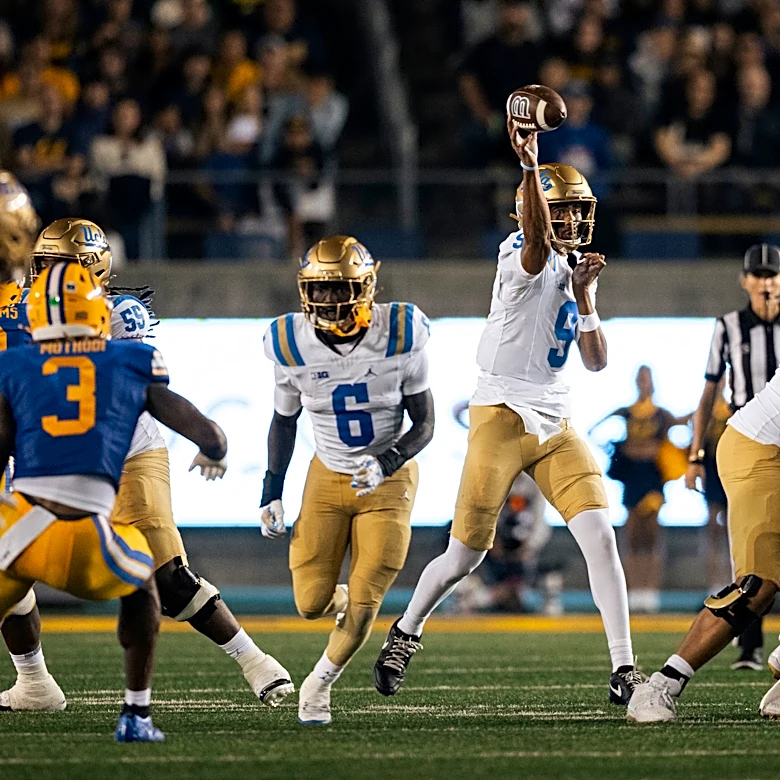 Wayne Knight scores 3 TDs as UCLA beats San Diego State 28-10