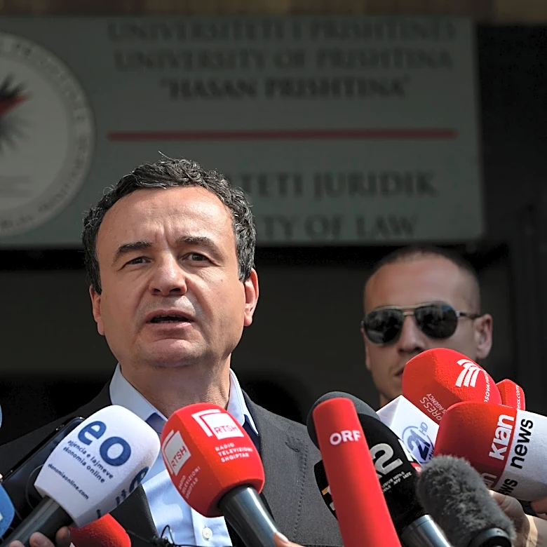 Kosovo gets new government but political impasse persists