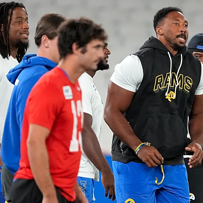 Rams star Myles Garrett will have knee surgery, expected to miss 4 games, AP source says