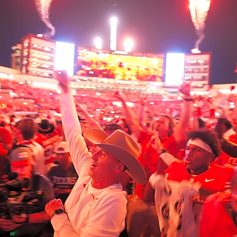 Texas rises to No. 1 in AP poll, Ohio State and Oregon tumble and Michigan returns to the Top 25