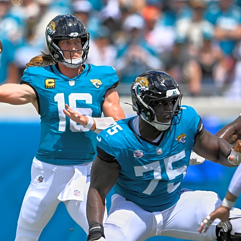 Trevor Lawrence throws 4 TD passes as the Jaguars rout the Browns 34-10 in season opener