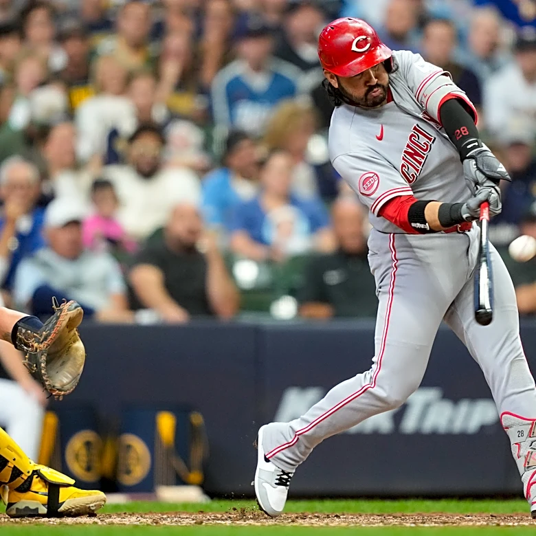 Eugenio Suárez hits a 3-run homer to lift Reds past Brewers 4-3 and avoid a winless road trip