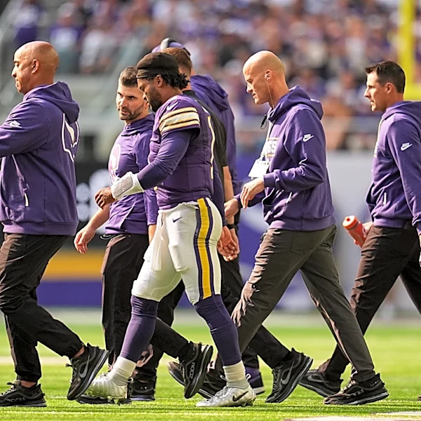 Vikings QB Murray leaves his debut in the 1st quarter with a concussion after a hit to the head