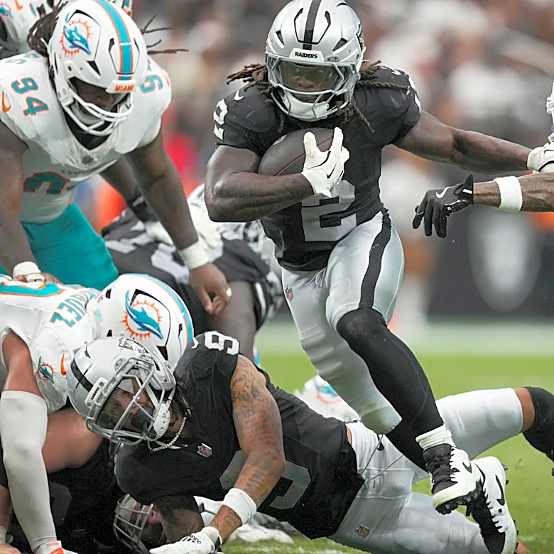 Raiders' Ashton Jeanty puts tough rookie year behind him with big debut in year 2