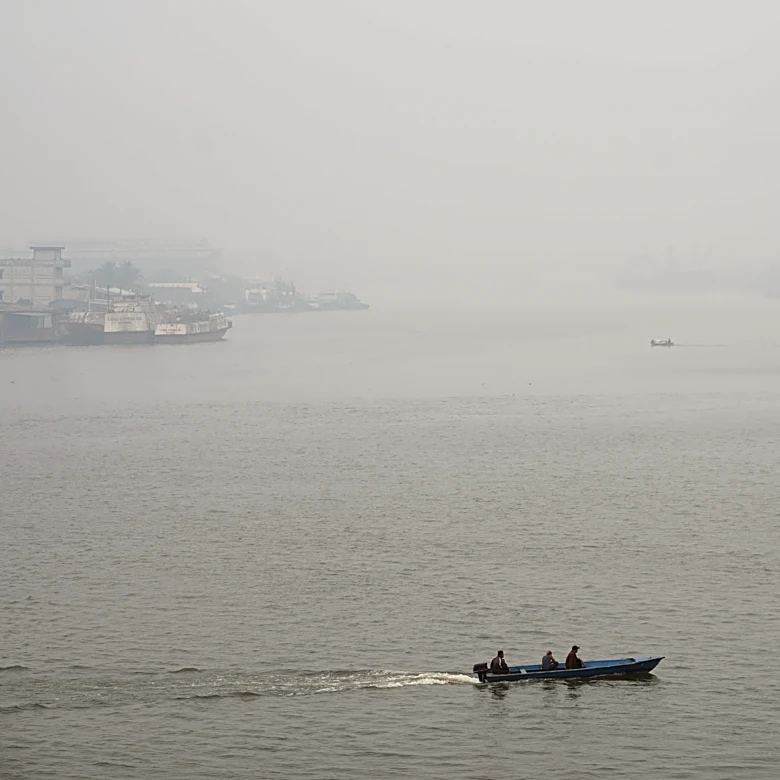 Thick haze disrupts flights on Indonesia's Borneo island