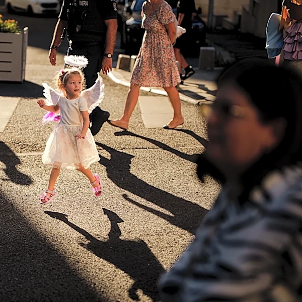 How a photographer sees images of daily life as a unifying force