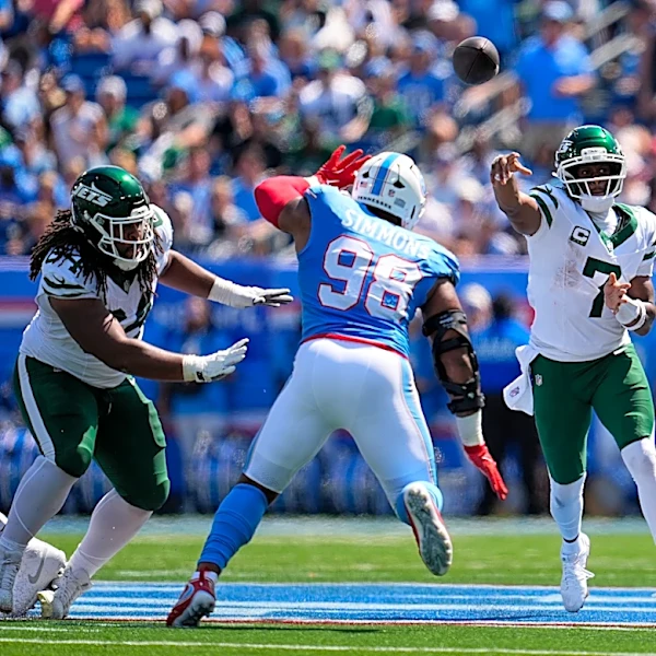 A new coach, a changed roster, and the same result: Titans stumble in opening their season