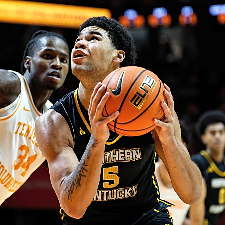 Louisville adds fifth-year forward LJ Wells to the basketball roster for this season