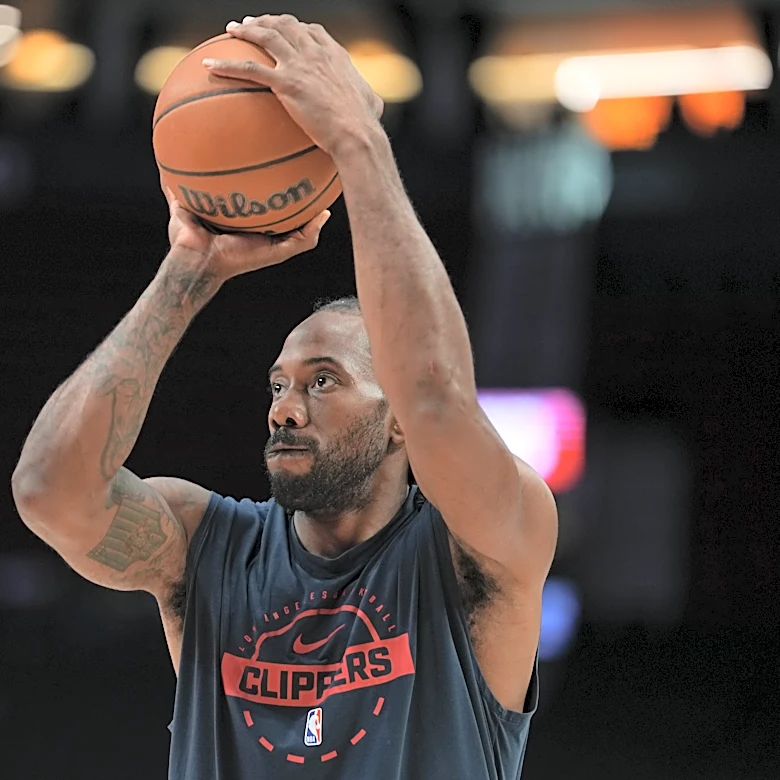Raptors and Clippers moving to complete Kawhi Leonard trade, AP source says