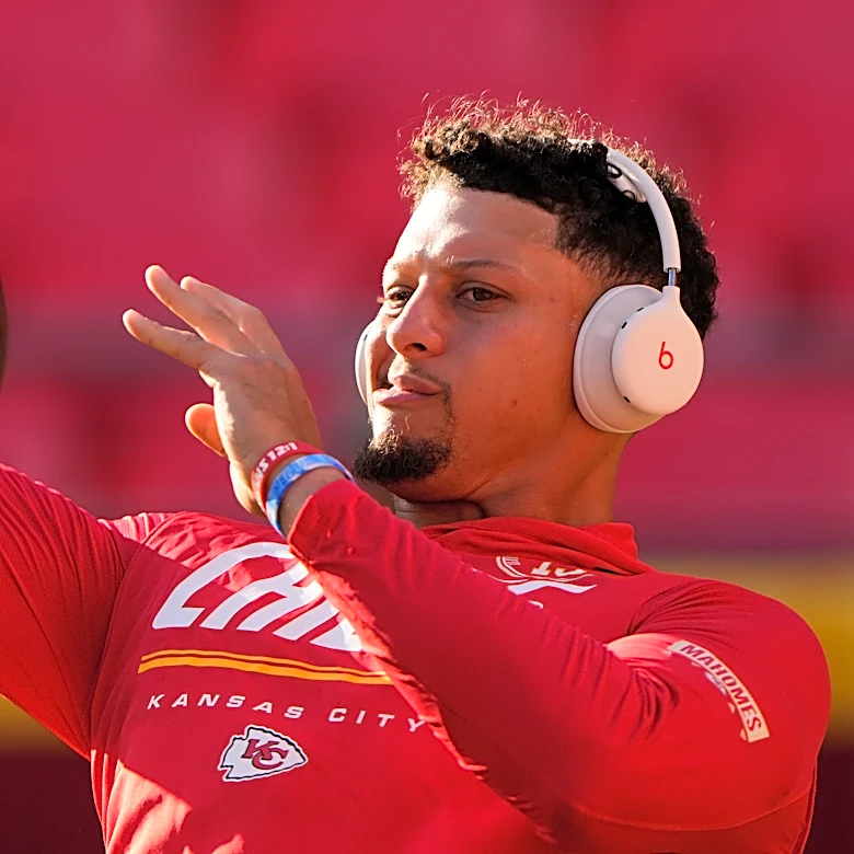 Chiefs start undrafted rookie Kahlil Benson at left tackle with Josh Simmons out in opener vs Denver