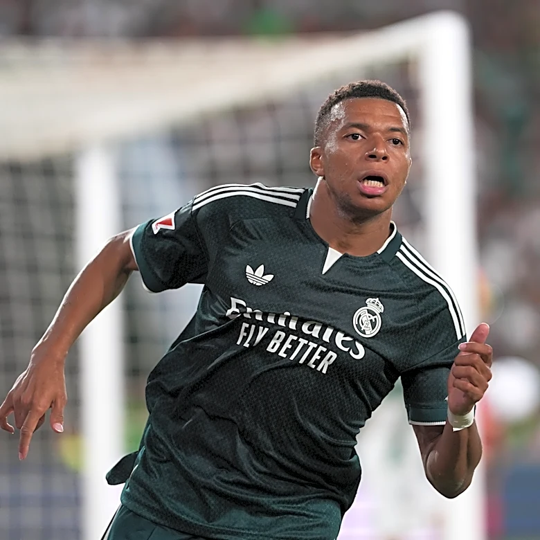 Real Madrid pulls off late La Liga win after squandering 2-goal lead at Elche. Mbappé scores again