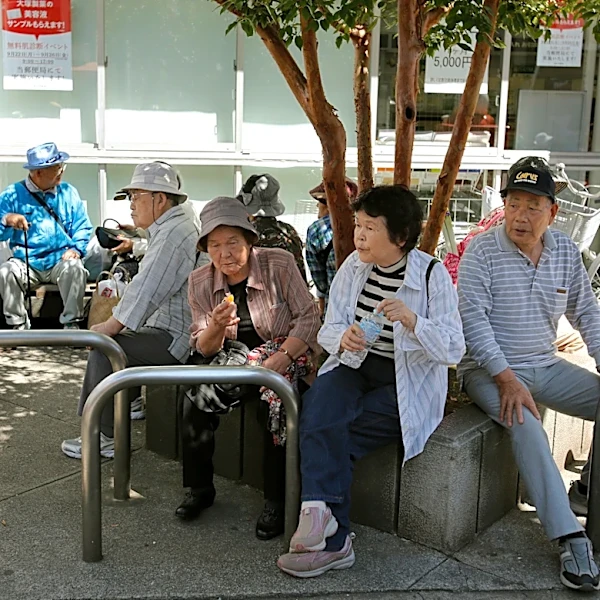 Centenarians living in Japan exceed 100,000 for the first time