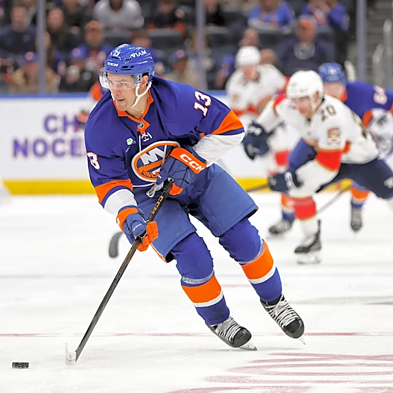 Islanders' Mathew Barzal won't skate for two weeks after aggravating an injury