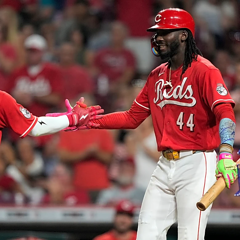 Elly De La Cruz hits 2-run HR, Reds beat Dodgers 6-2 to delay NL West title