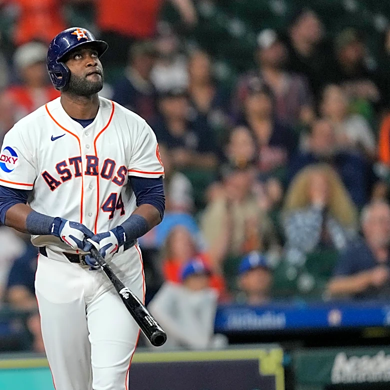 Alvarez hits 40th home run, Astros defeat Royals 6-2 to maintain at least share of AL West lead