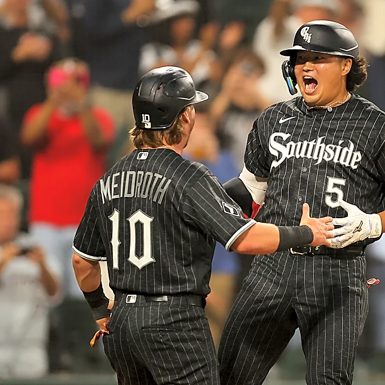 Murakami hits 3-run homer, White Sox top Tigers 3-1 to move into 1st place tie in AL Central