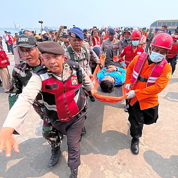 Indonesian divers recover 3 bodies from capsized ferry as salvage operation begins