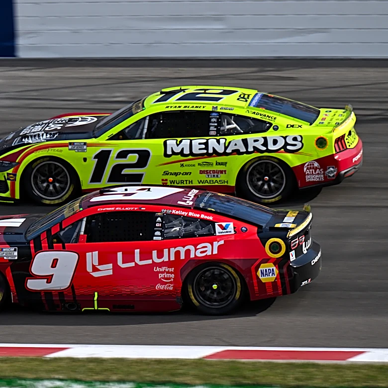 Rough racing of the NASCAR Chase is primed to continue at Bristol Motor Speedway