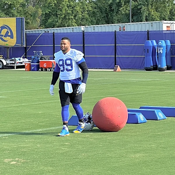 Aaron Donald expects to play for Rams on Monday night against Giants