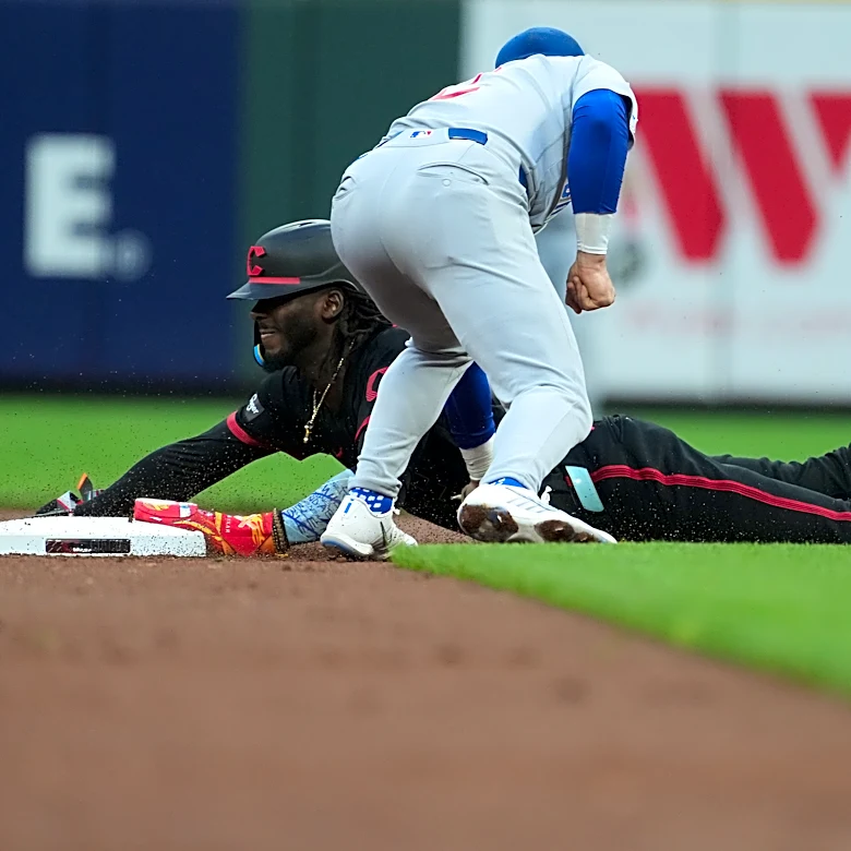 Trevino's 2-run single with bases loaded in 6th propels Reds to 6-4 win over Cubs
