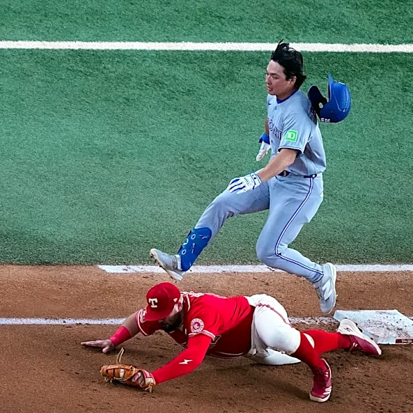 Corey Seager's RBI double helps Rangers beat sloppy Blue Jays 7-1 and close gap in playoff race