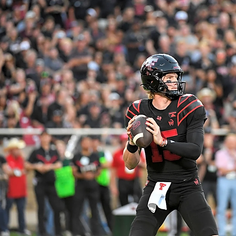 No. 13 Texas Tech stops a late 2 and beats No. 22 Houston 28-26 in Big 12 opener