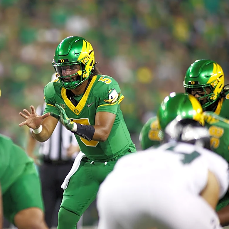 Moore throws for 4 TD passes as No. 21 Oregon routs Portland State 84-0