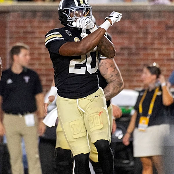 Roberts runs for 122 yards and a TD, No. 20 Missouri hangs on after a slow start to beat Troy 27-17