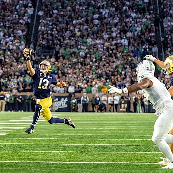 No. 3 Notre Dame takes command in second half to beat Michigan State 27-10