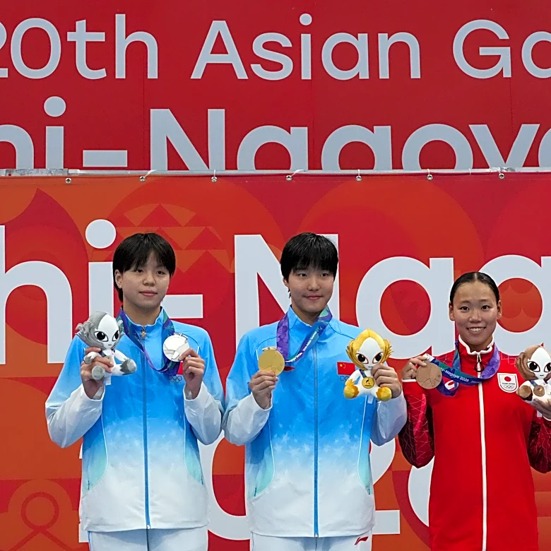 Chinese 13-year-old Yu Zidi starts quickly in the pool at the Asian Games