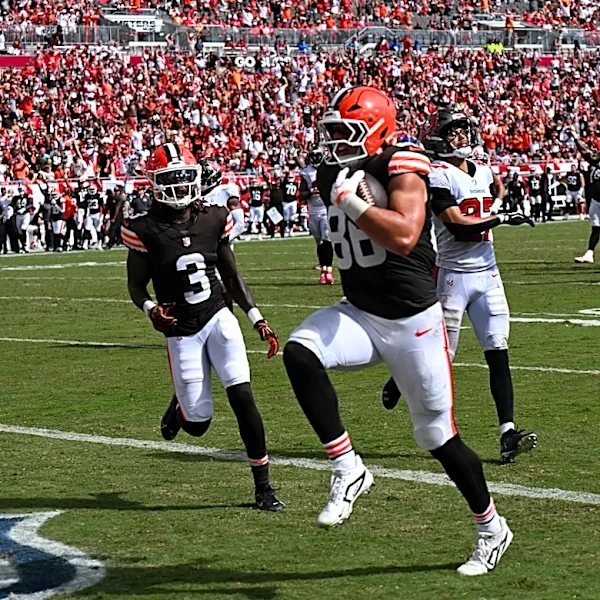 Deshaun Watson outplays Baker Mayfield, leading the Browns to a 23-19 win over the Buccaneers