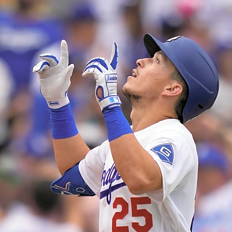 Dodgers get better of Giants' bullpen in 3-1 win to sweep three-game series