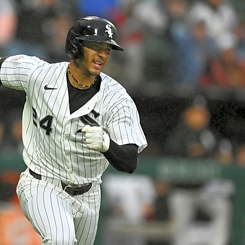 White Sox keep pace in the AL Central with a rain-soaked 8-1 win over the Tigers