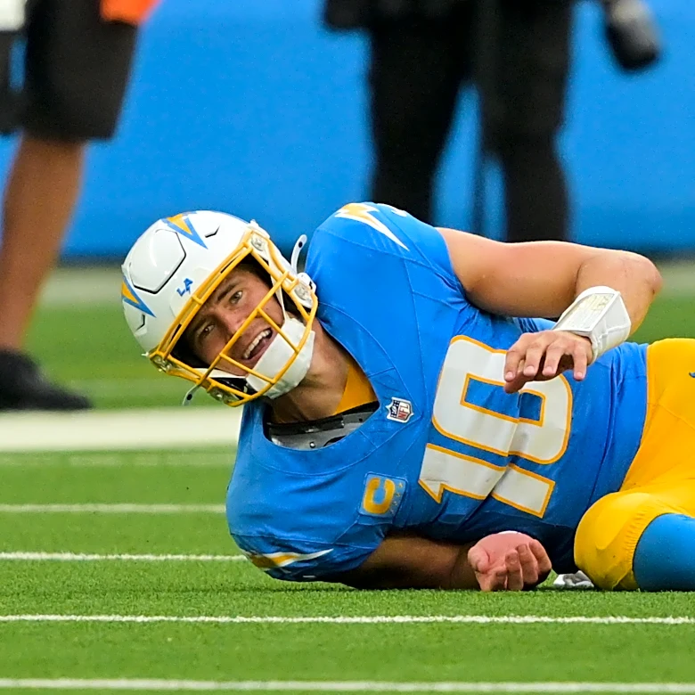 Chargers' Justin Herbert is off to a rough start under new coordinator Mike McDaniel