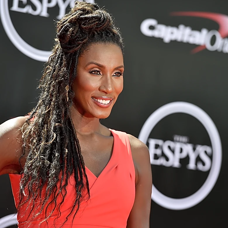 The Sparks honor Lisa Leslie with a bronze statue outside the arena