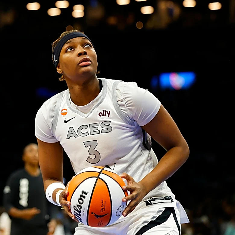 NaLyssa Smith was rolling before injury that turned her into cheerleader for Aces' repeat quest