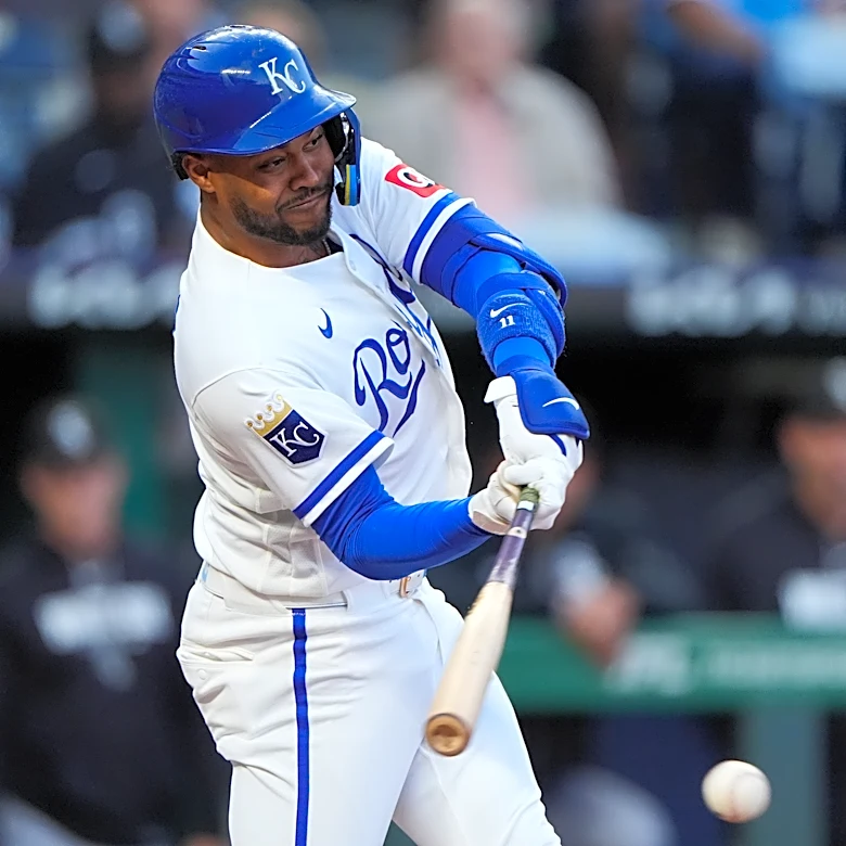Royals snap a 5-game skid with a 5-4 win over White Sox, delaying Chicago's bid for a playoff berth
