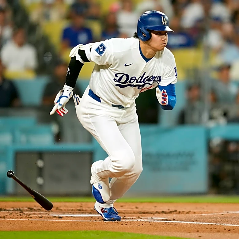 Shohei Ohtani gets a hit in his return to the Dodgers' lineup after 2 weeks out