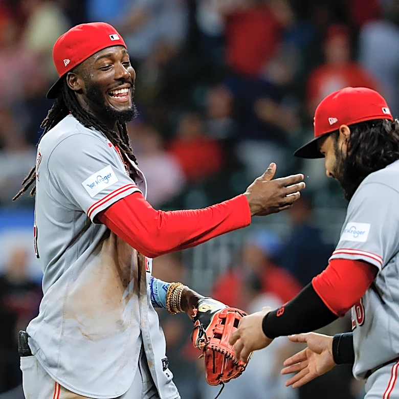 Elly De La Cruz hits 30th homer and Reds rally for 7-6 win over Braves, who lock up NL's No. 3 seed