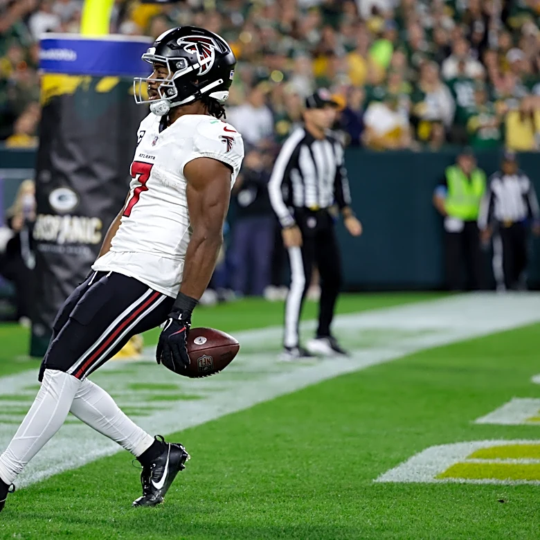 Bijan Robinson runs roughshod over the Packers as the Falcons breeze to a 35-14 victory
