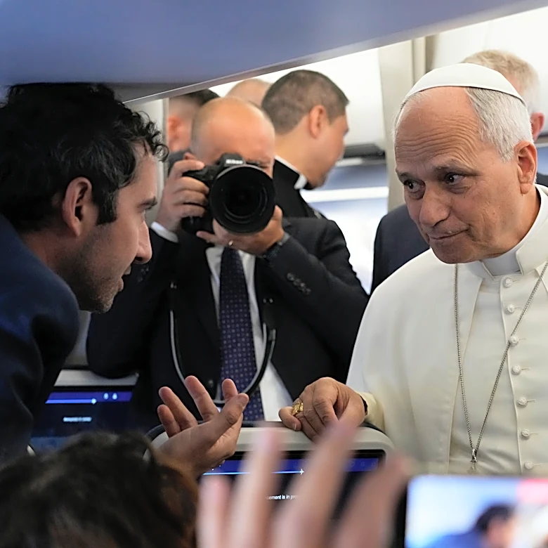 Pope Leo XIV affirms need for media when asked about Trump ban at White House