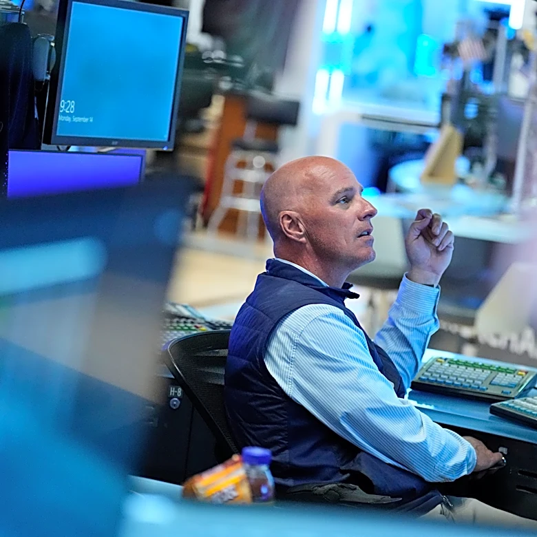 World shares mostly advance after global bond sell-off and drop in oil prices